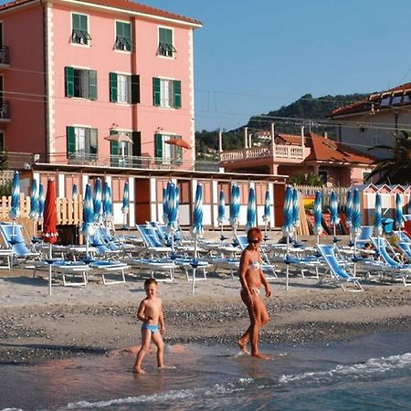 Hotel La Milanese Pietra Ligure Esterno foto