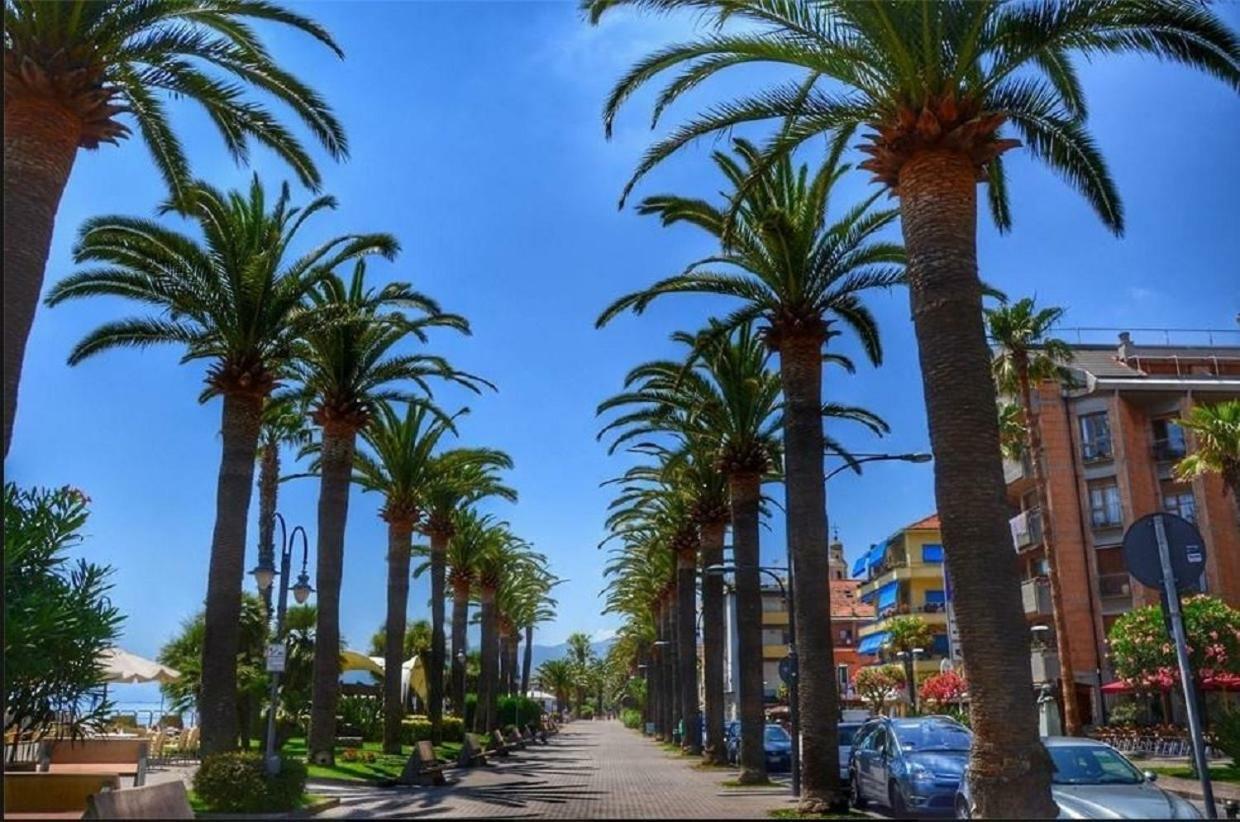 Hotel La Milanese Pietra Ligure Esterno foto