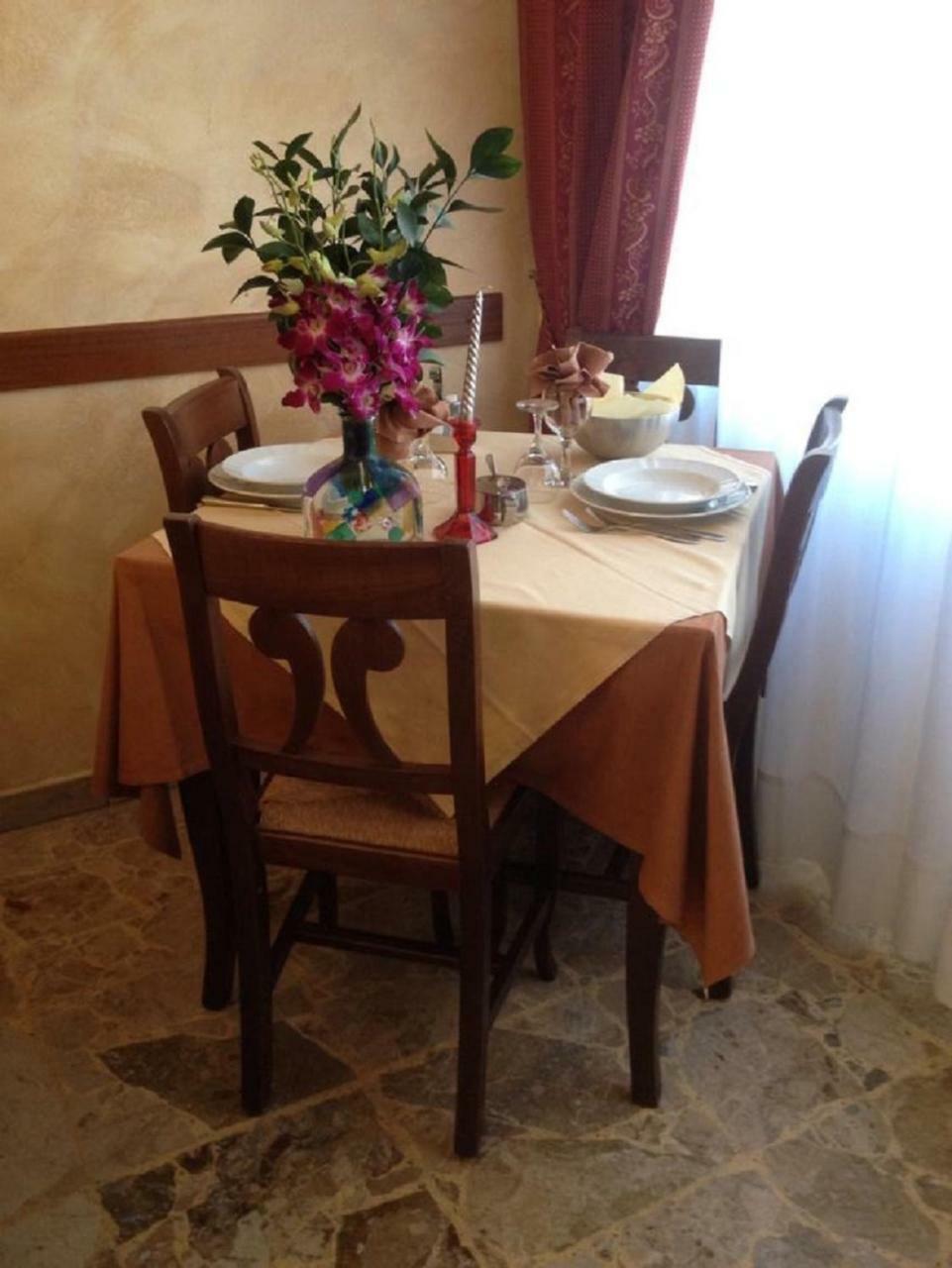 Hotel La Milanese Pietra Ligure Esterno foto