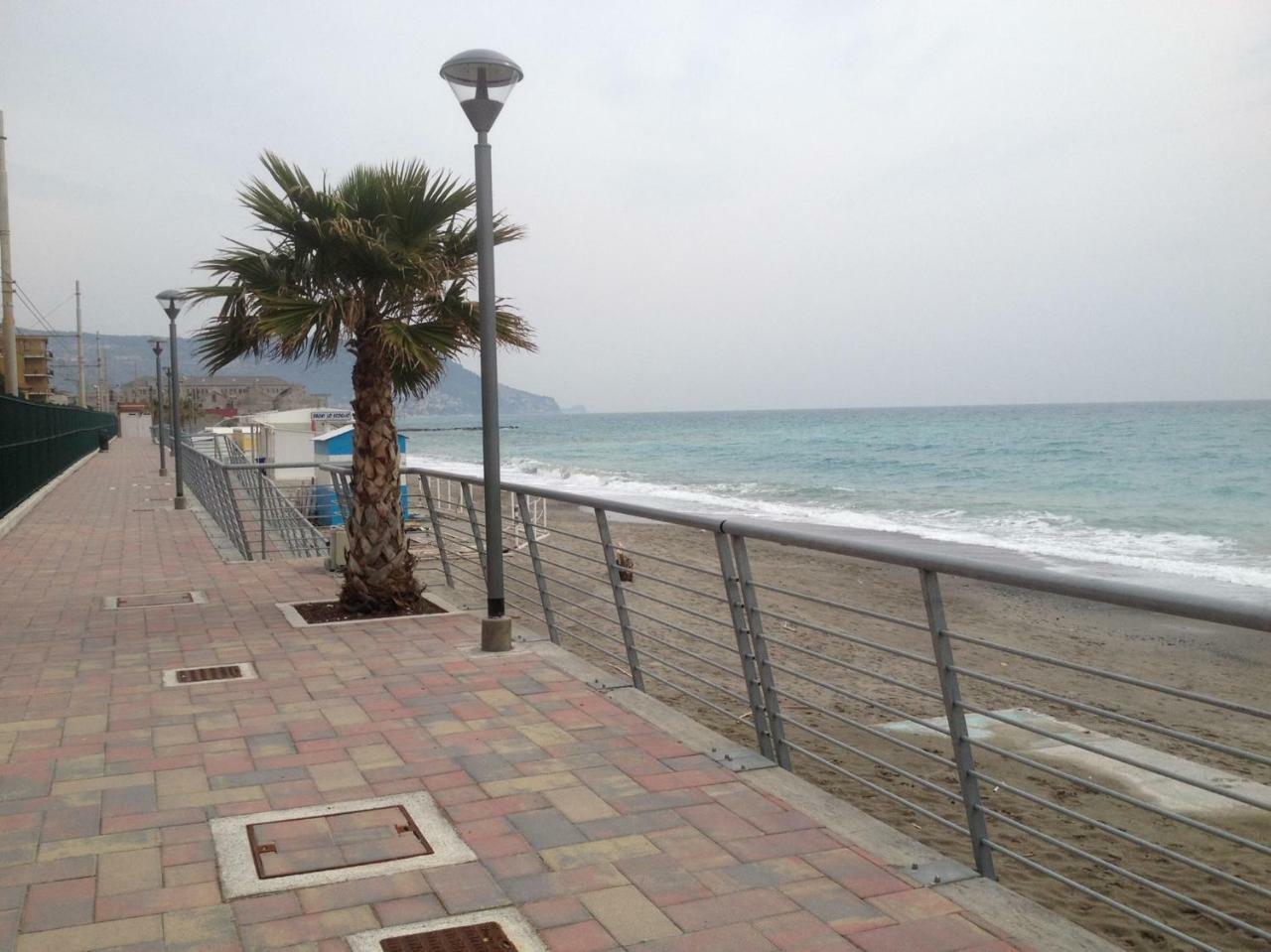 Hotel La Milanese Pietra Ligure Esterno foto