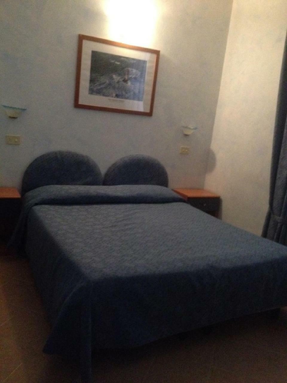 Hotel La Milanese Pietra Ligure Esterno foto