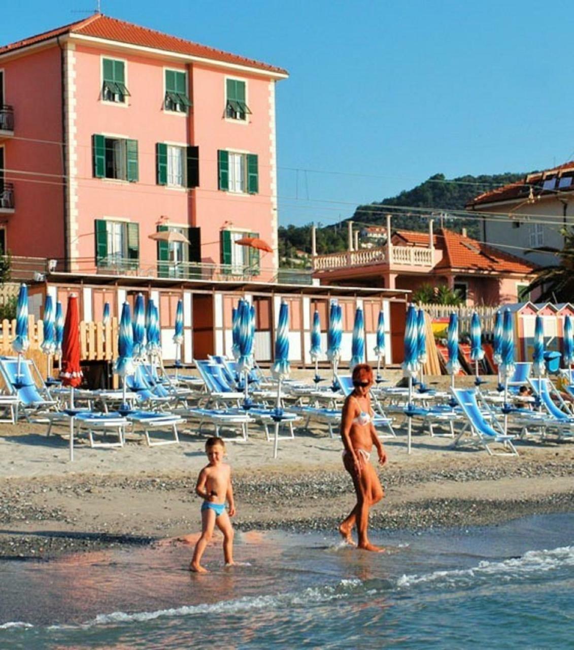 Hotel La Milanese Pietra Ligure Esterno foto