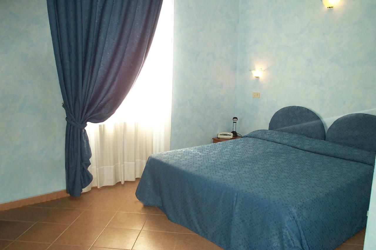 Hotel La Milanese Pietra Ligure Esterno foto