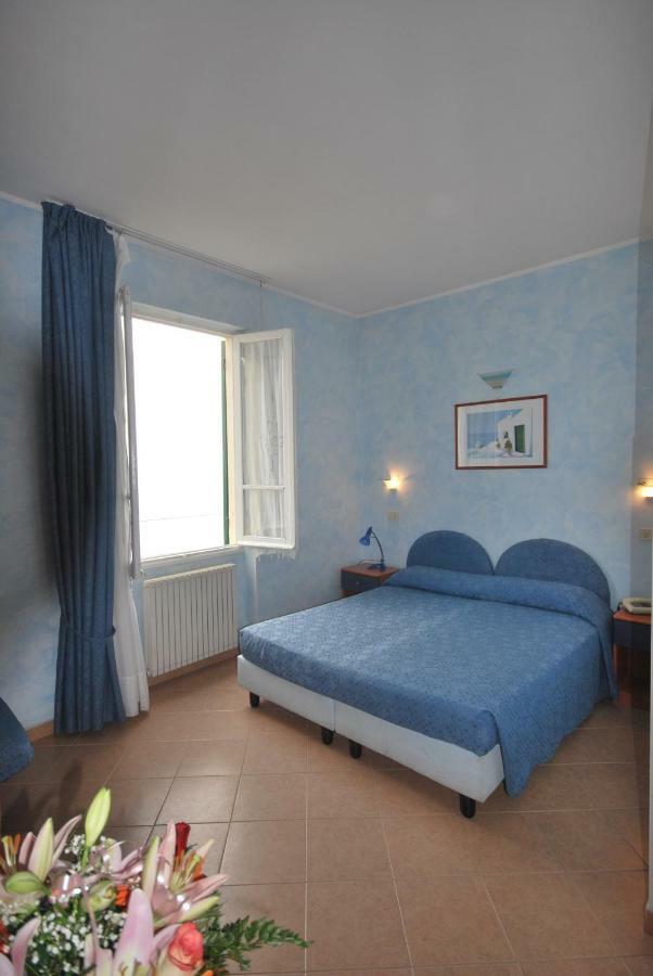 Hotel La Milanese Pietra Ligure Esterno foto
