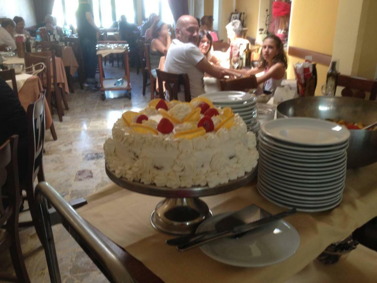 Hotel La Milanese Pietra Ligure Esterno foto